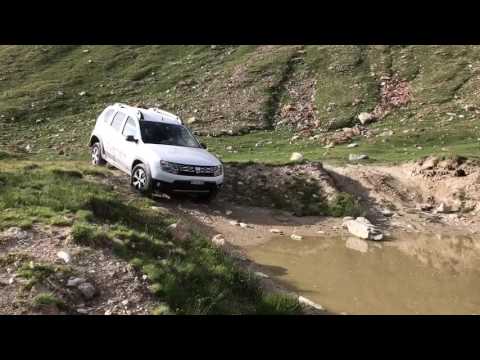 Dacia Duster in a bombhole at 2800m