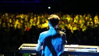 Sarah Walk - Supporting Travis In Glasgow (Behind The Scenes Footage)