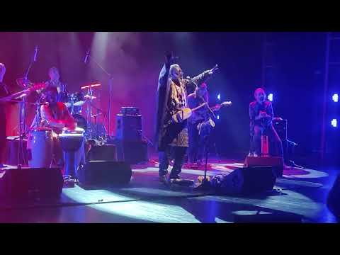 Baba Sissoko et Mediterranean Blues live