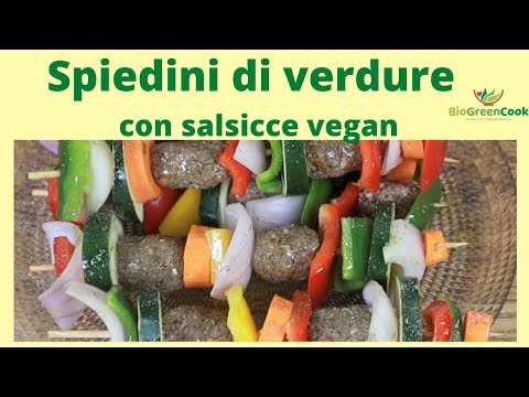 Spiedini di verdure con salsicce vegan