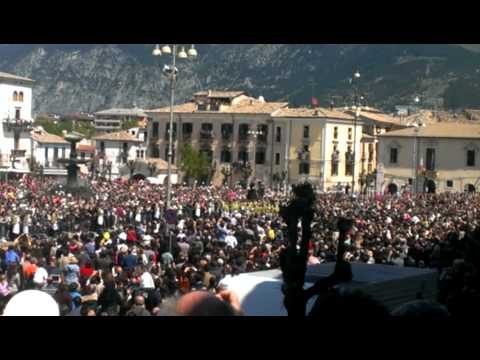 Madonna che scappa in piazza a sulmona