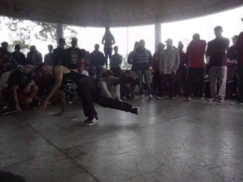 True Floor 2014 - Footwork Battle - Top 8 - Unix ( Altos Beats ) vs Bruno ( QDA )