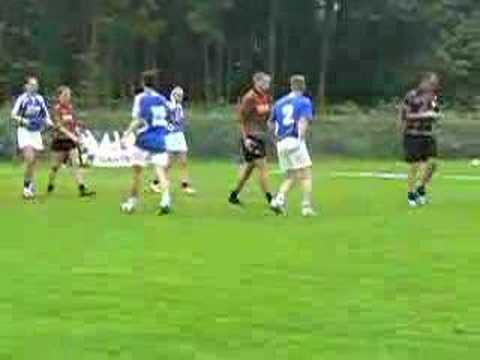 Ronald scoort vrije bal