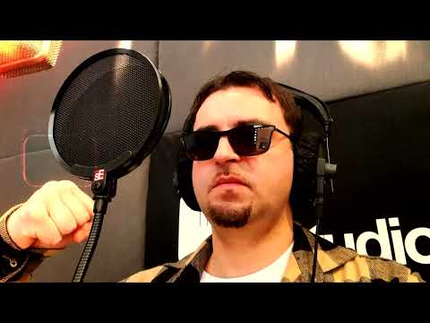 Brat Zielony MC - 05.  BIG TOP ( feat. TGR )