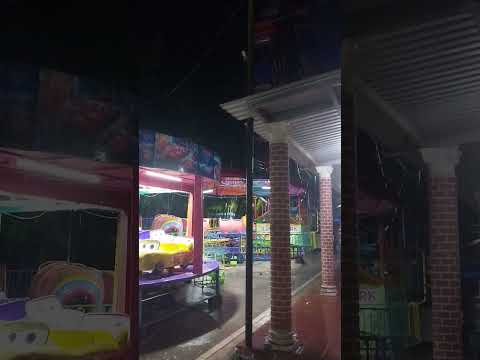 Noche de lluvia en las fiestas patronales de San Lorenzo, San Vicente #lluvia #elsalvador #feria