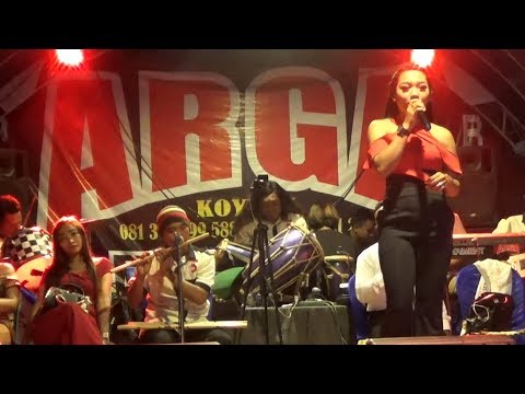 Selimut Biru_Erni Agustin_Arga Entertainment LIVE Cisumur Gandrungmangu September 2018