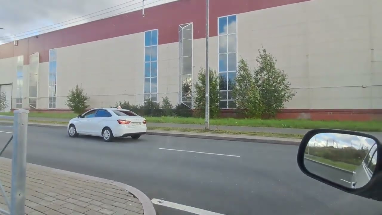 В МРЭО - ГИБДД , ЧТО НА ШОССЕ РЕВОЛЮЦИИ, ПРОДОЛЖАЮТ ЗАВОДИТЬ СТРАНУ В ХАОС, А Н?