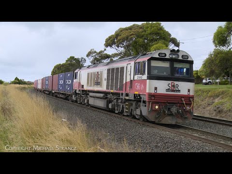 SBR 9721V Container Train Crosses SSR Grain Hoppers At Anakie Loop (7/2/2023) - PoathTV Railways