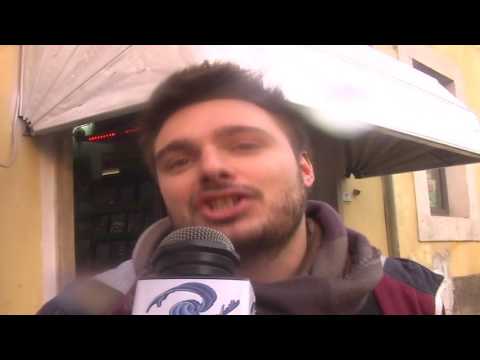 BAGNI PUBBLICI CHIUSI DA UNA SETTIMANA, RESIDENTI E COMMERCIANTI COSÌ NON VA