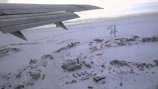 preview picture of video 'Taking off from Nome, Alaska 737'