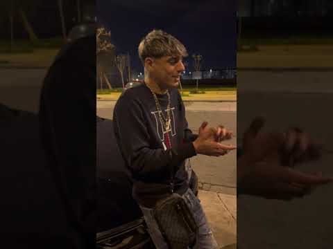 EL BOBO DE LAS 3000 CANTANDO POR EL ETERNO PARRITA