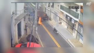 Moto é atingida por caminhão e pega fogo no centro de Piancó
