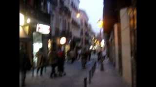 preview picture of video 'MI RECORRIDO POR MALASAÑA-MADRID PARA IR A RARA AVIS.'