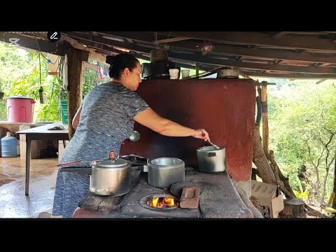 COUNTRY ROUTINE 🤠 FOOD ON THE WOOD STOVE 🪵 I'm back home 🏠 Taking care of everything 🙌