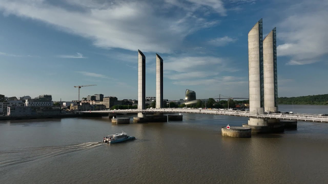 Pont Chaban-Delmas à Bordeaux : découvrez les secrets d'ingénierie du pont levant