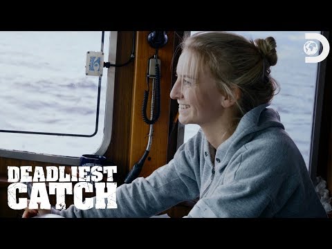 Mandy Gets the Northwestern Back on Track | Deadliest Catch