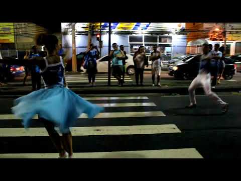 Portela 2018: casal de mestre-sala e porta-bandeira no ensaio técnico de rua