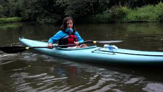 preview picture of video 'A silent kayak paddle in the early morning with my daughter...'