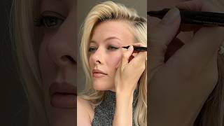 Eyeliner marker for small eyeliners for hooded eyes #eyeliners #eyelinertips #eyelinertutorial