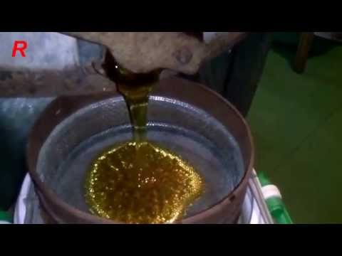 Качаем Дедовский мёд собранный за сезон пчелой на пасике