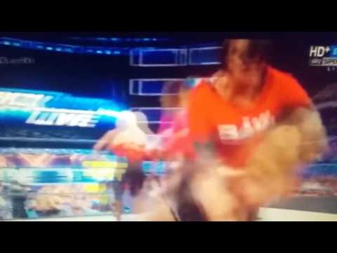 La grande caduta di Nia Jax