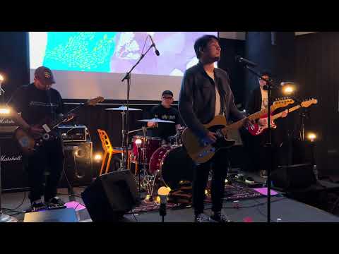 Eleventwelfth - Your Head as My Favourite Bookstore (Live at Scape The Treetop)