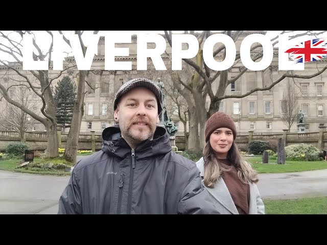 Vídeo relacionado con Liverpool Inglaterra Colorido Pájaro Liverbird for Darks Sudadera con Capucha