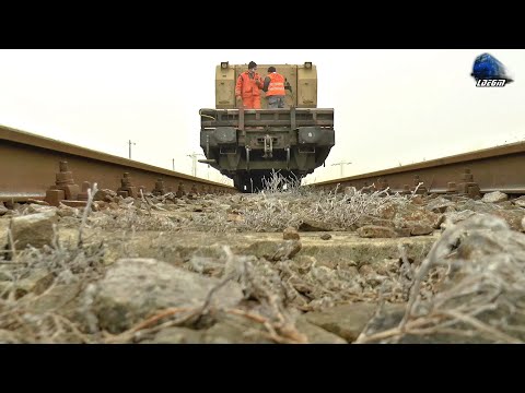 Under Military Train/Sub un Tren Militar/Unter Militärzug in Gara Aghireș Station - 27 November 2020