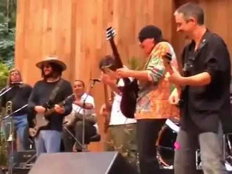 كارلوس سانتانا يعزف أغنية الشاب خالد و ينبهر Carlos Santana plays  for  Khaled