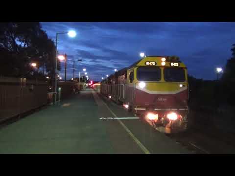 Vline N472 with PH452+N10 car set