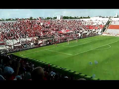 "Recibimiento de la hinchada de Morón frente a Chacarita" Barra: Los Borrachos de Morón &bull; Club: Deportivo Morón