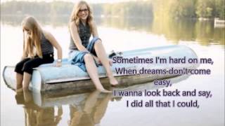 Stella sisters (Lennon and Maisy) - A life that&#39;s good w/Lyrics