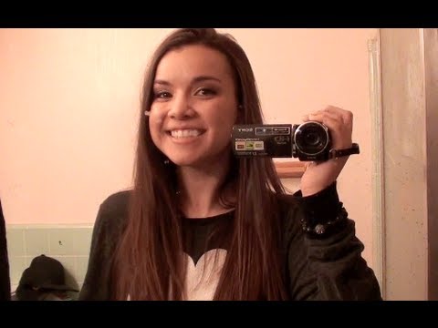 Vlogmas 1, 2011 - Movin' In!
