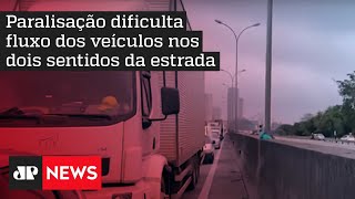 Rodovia Castello Branco segue interditada em São Paulo