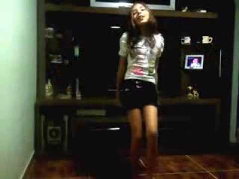 Leticia dançando Anitta kkkk 