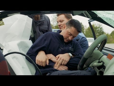 First aid: How do I help an injured person?