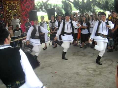 12 - Craiesti Mures - 31 iulie 2011 - Cununa spicului de grauMVI_3015.AVI