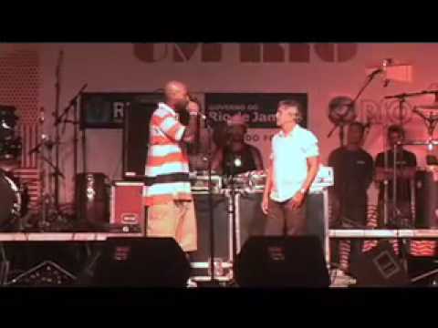 Caetano Veloso lança MV Bill para candidato a senador da República na Cidade de Deus