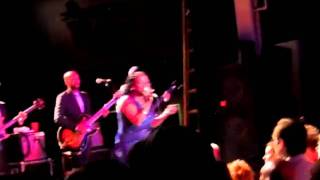 Daptone Super Soul Revue - Dap Kings introduce Sharon Jones