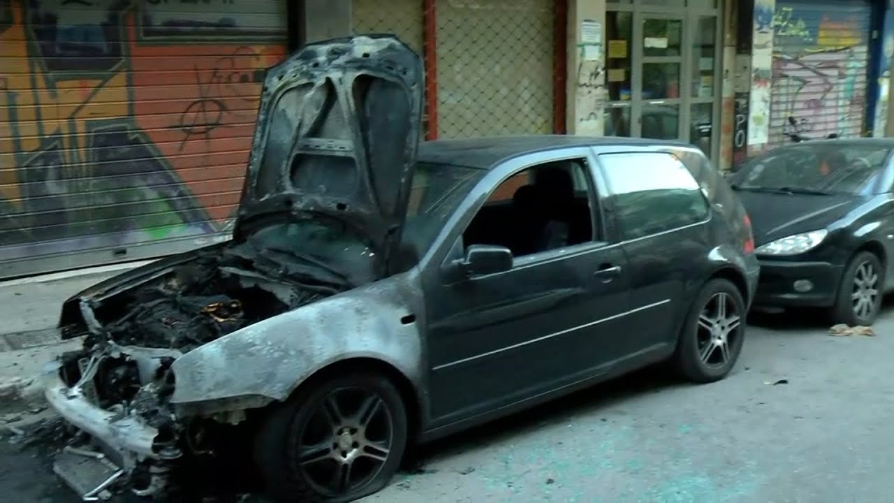 Ζημιές σε αυτοκίνητα από μολότοφ, στη Χαρ. Τρικούπη