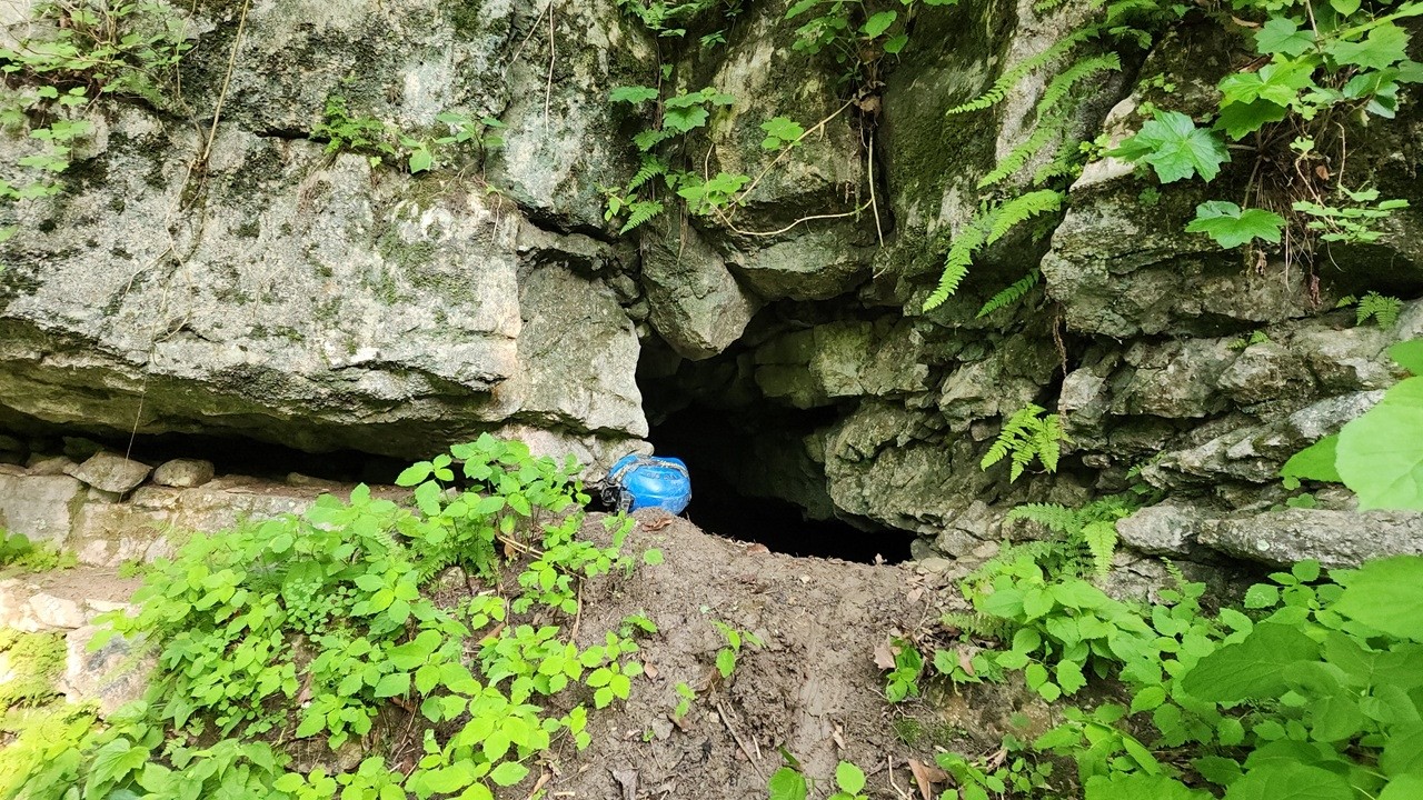 16 Mile Long Cave On The Side Of A River With Pink Geodes Inside