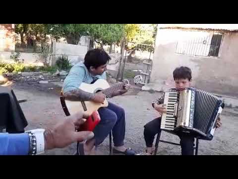 VALENTÍN AVILA  Dejandole unos lindos chamamé  para todos los amigos!!🎶🎤🙌👏