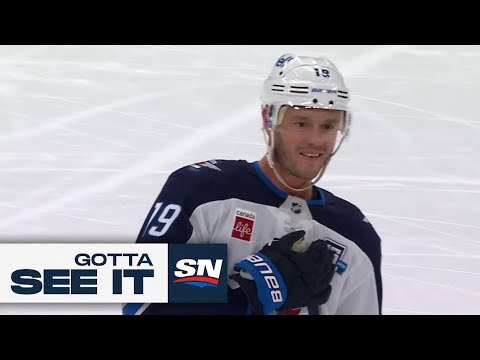 Gotta See It: Jonathan Toews Honoured In His Return To Chicago