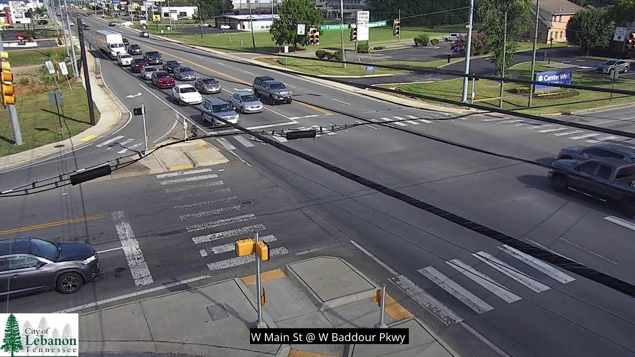 Live webcam view of Cruce de W Baddour Pkwy