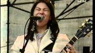 The Breeders perform Head To Toe on MTV in a field in Germany, 1994