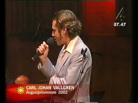 Carl Johan Vallgren tar emot August priset 2002