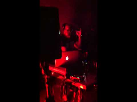 Dennis Ferrer Plays Limit to your Love