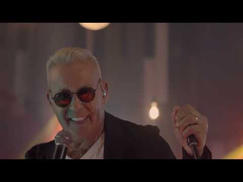 Me Cuesta Tanto Olvidarte -  Wichy Camacho "Collection" - Galé Latin Records