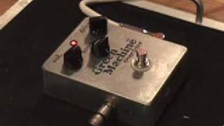 Video thumbnail for Aramat Effects GREEN MACHINE overdrive guitar effect pedal demo by gearmanndude