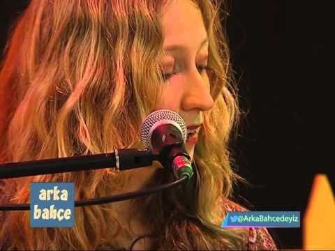 Arka Bahçe / Nilipek - Şapka